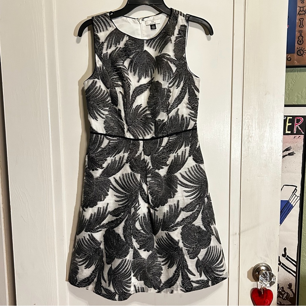 H by HALSTON Women's White/Black Fit & Flare Midi Dress Size 4 with palm leaves